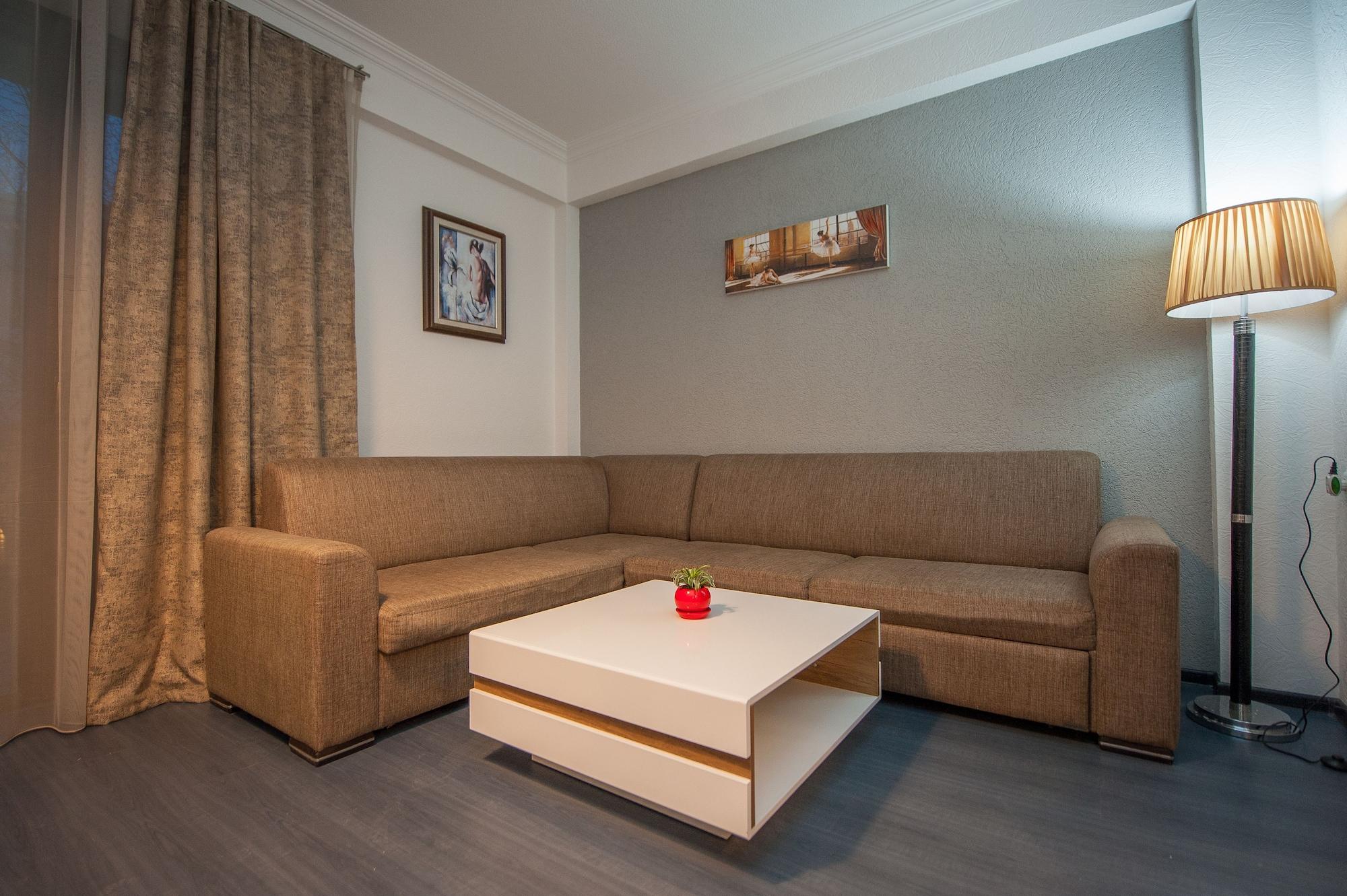 Easy Hotel T'Bilisi Тбилиси Екстериор снимка