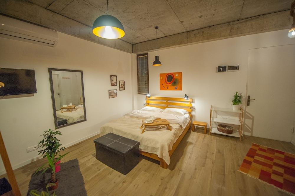 Easy Hotel T'Bilisi Тбилиси Екстериор снимка